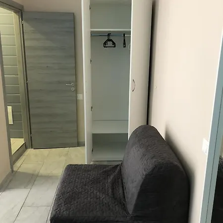 Vesuvius Terminal Nocleg ze śniadaniem 4*